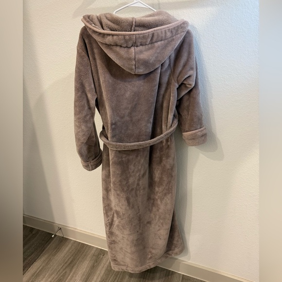 TARGET GLAM ROBE - Picture 3 of 6